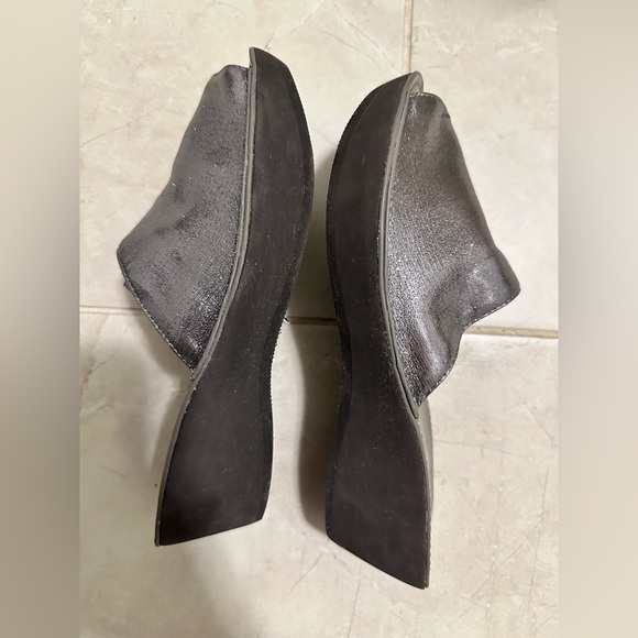 Bundle Deal: 8.5 Kenneth Cole Reaction Slip-on + 8 Crocs Black Cozy Flats for$20 - Picture 6 of 6